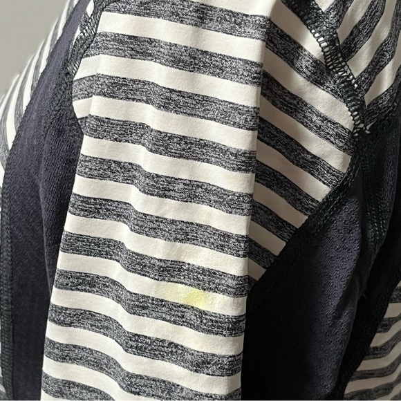 Lululemon Run Hills 1/2 Zip Gray Stripe Long Sleeve Pullover - Picture 13 of 14